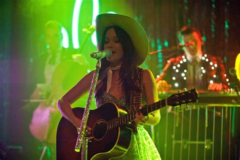 Video: Watch Kacey Musgraves Powerful Nude Performance On。